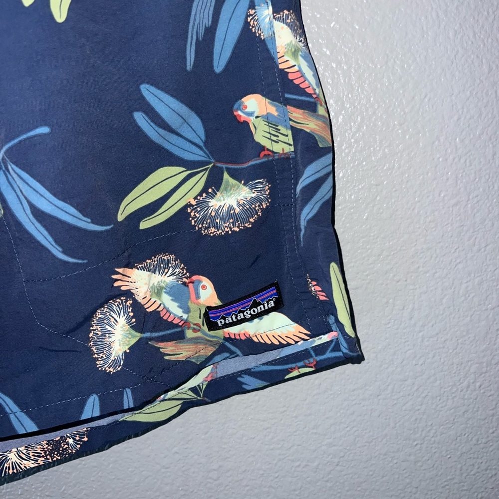 Patagonia Navy Parrot Print Shorts M - Picture 3 of 6
